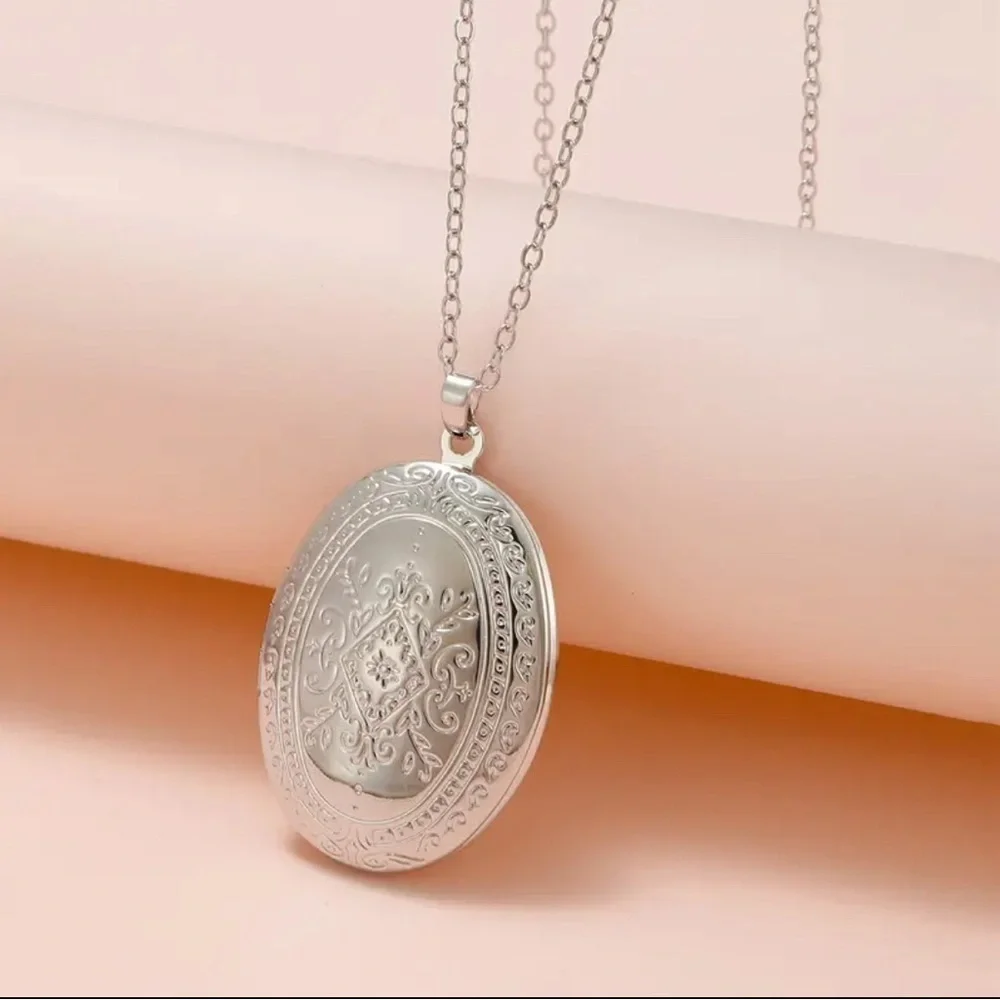 New! Carved Photo Frame Locket Necklace